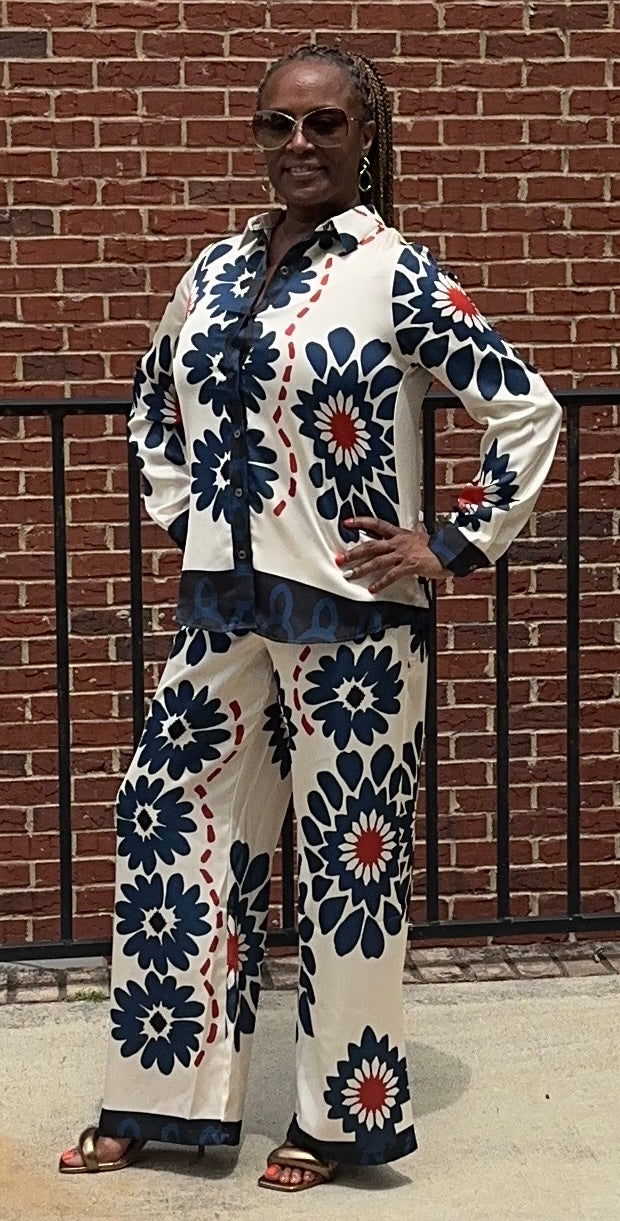 IVORY-NAVY PRINT TOP