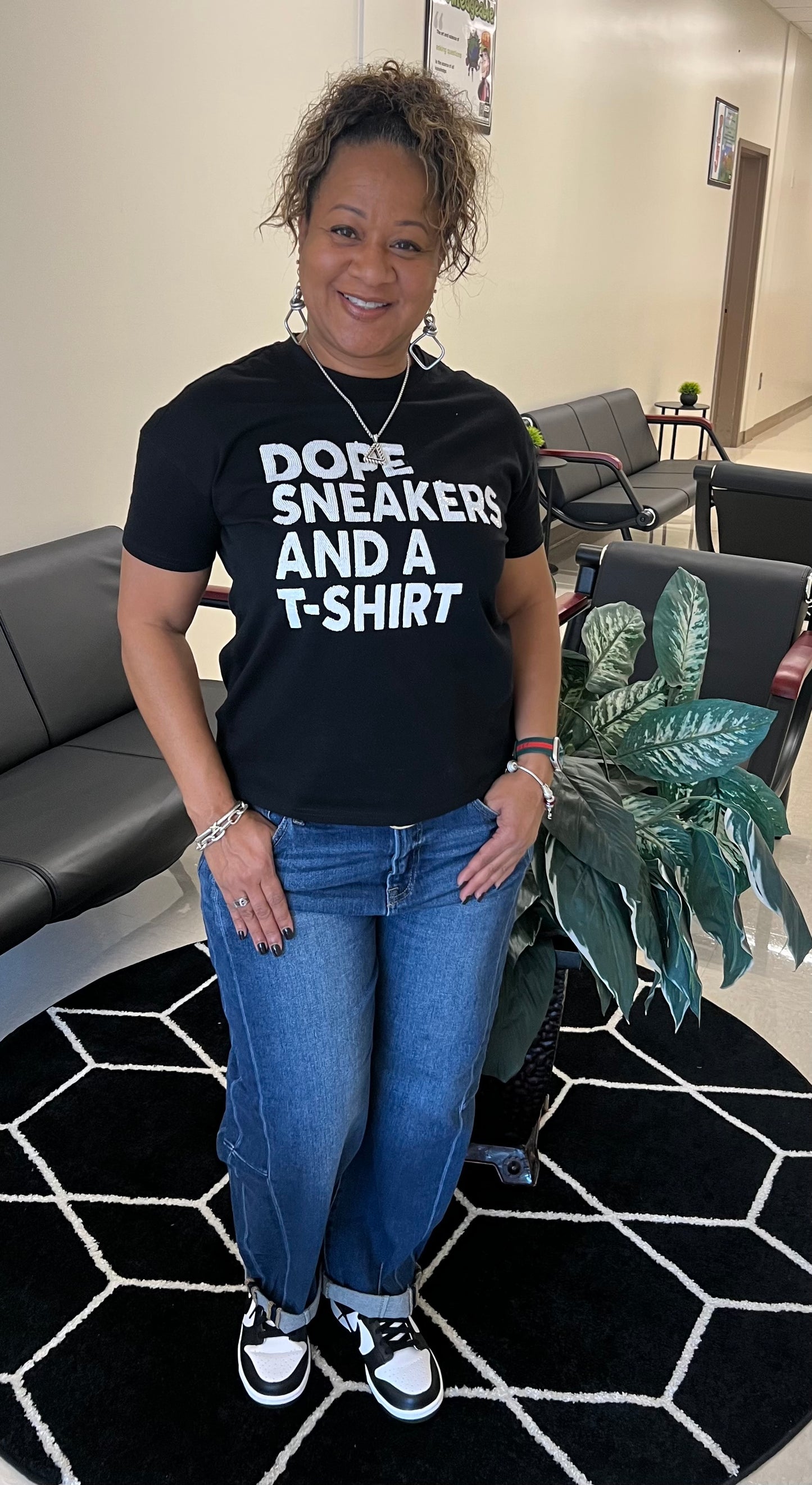 SEQUINS DOPE SNEAKERS T-SHIRT
