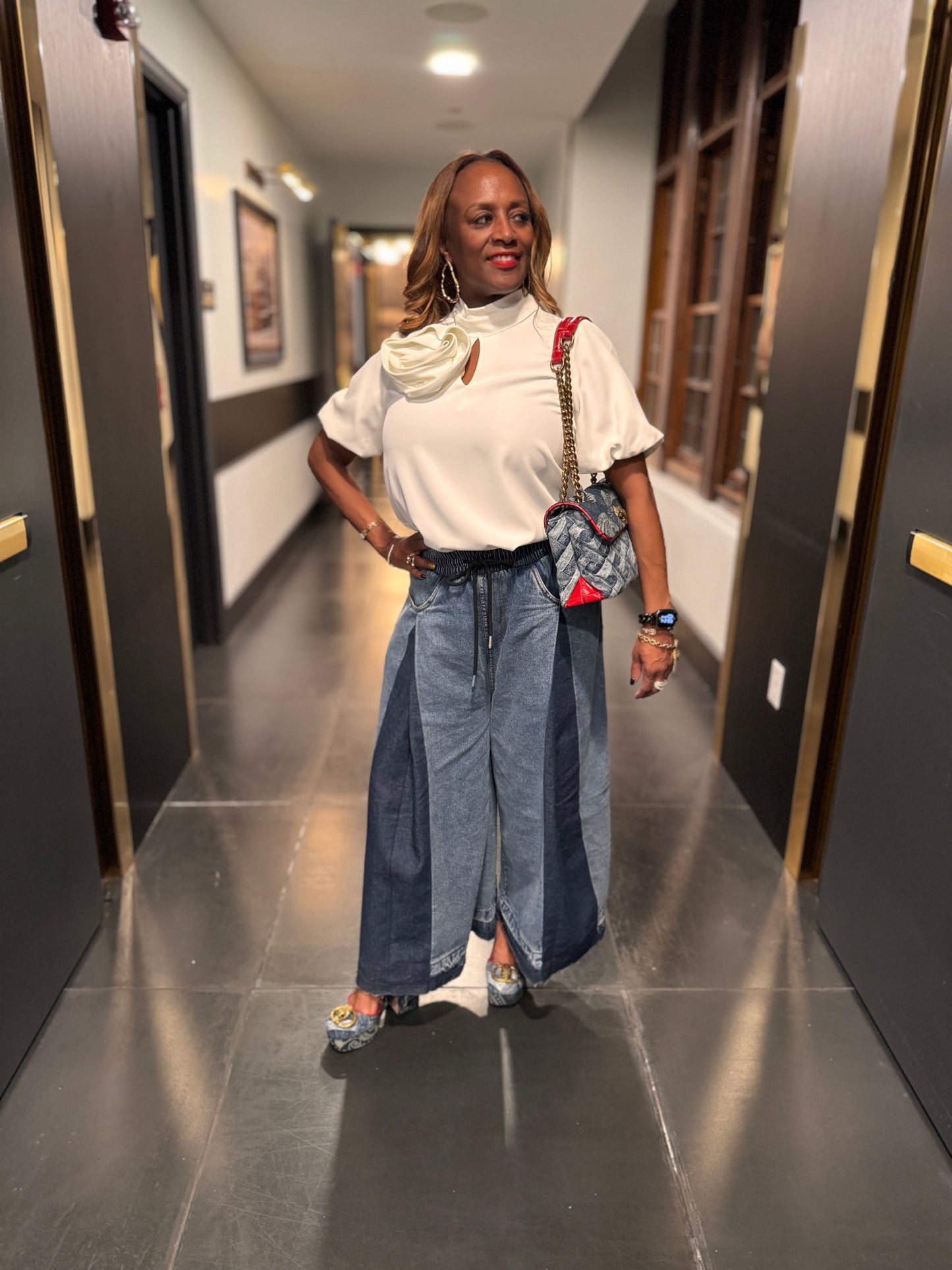 PLEATED WIDE LEG JEANS